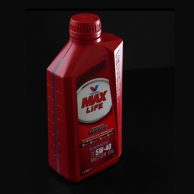 červená láhev – litrová motorového oleje