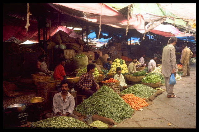 obrázek z indického tržiště s potravinami 